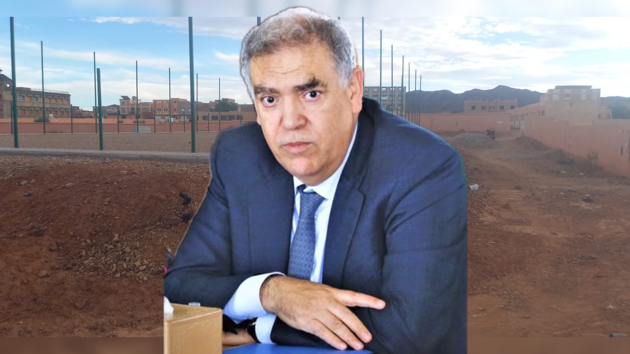 خطير بجماعة ملّعب إقليم الراشيدية.. استنكار واسع بسبب بناء ملعب للقرب بجانب مجاري مياه الأمطار !